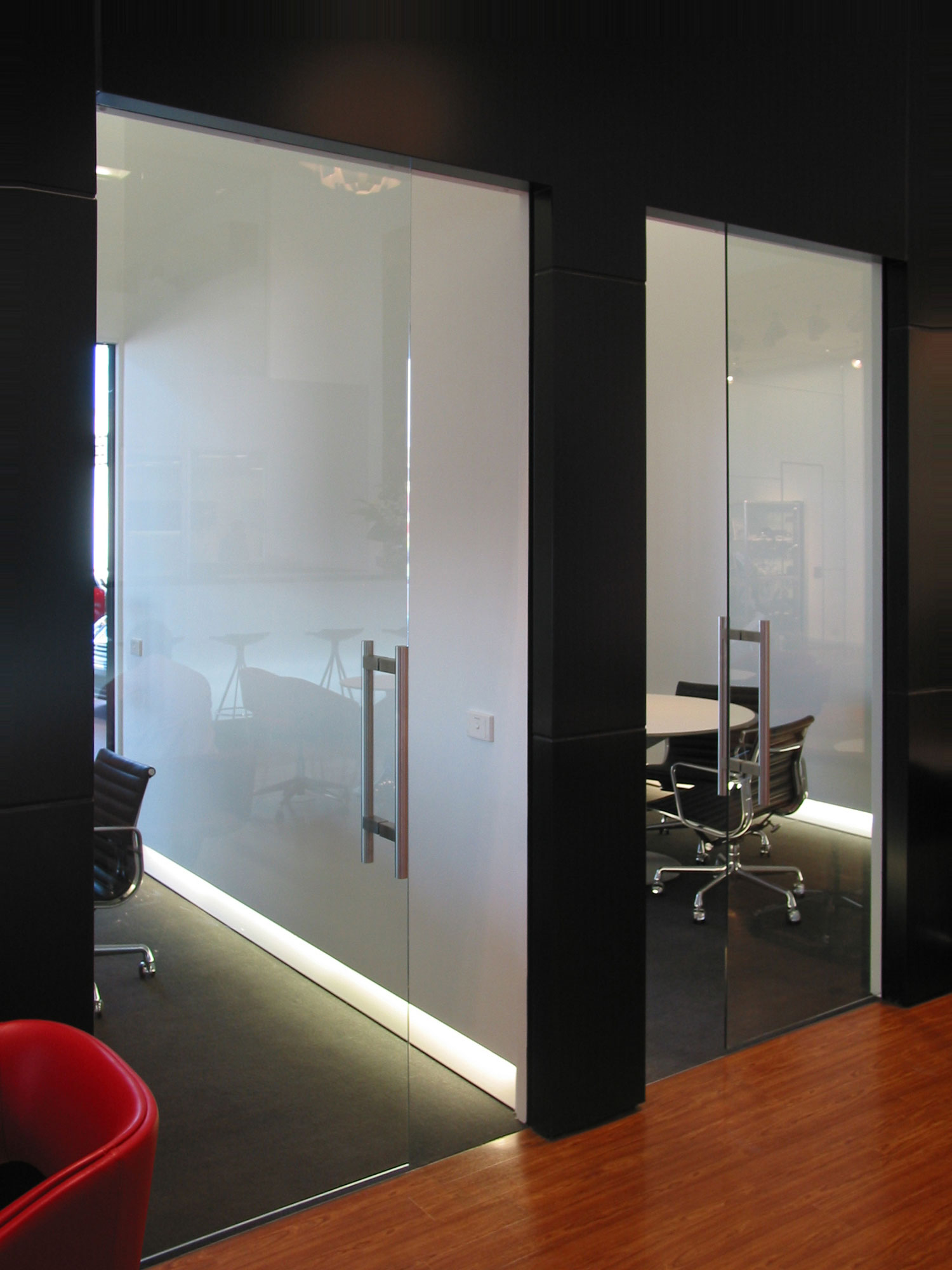 Frameless Glass with SquareStop detail